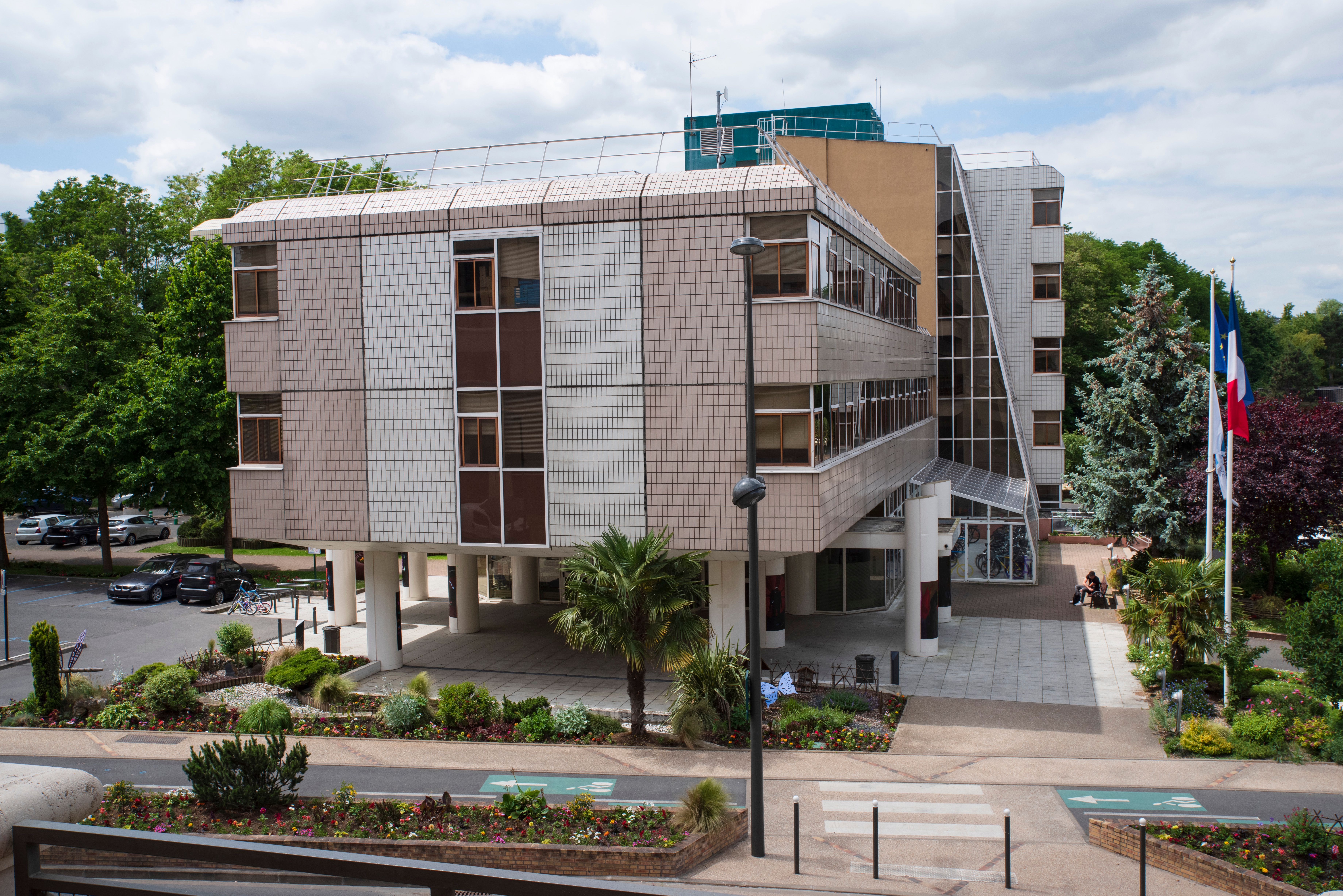 Massy - &Epsilon;&nu;&omicron;&iota;&kappa;ί&alpha;&sigma;&eta; &alpha;&upsilon;&tau;&omicron;&kappa;&iota;&nu;ή&tau;&omicron;&upsilon;