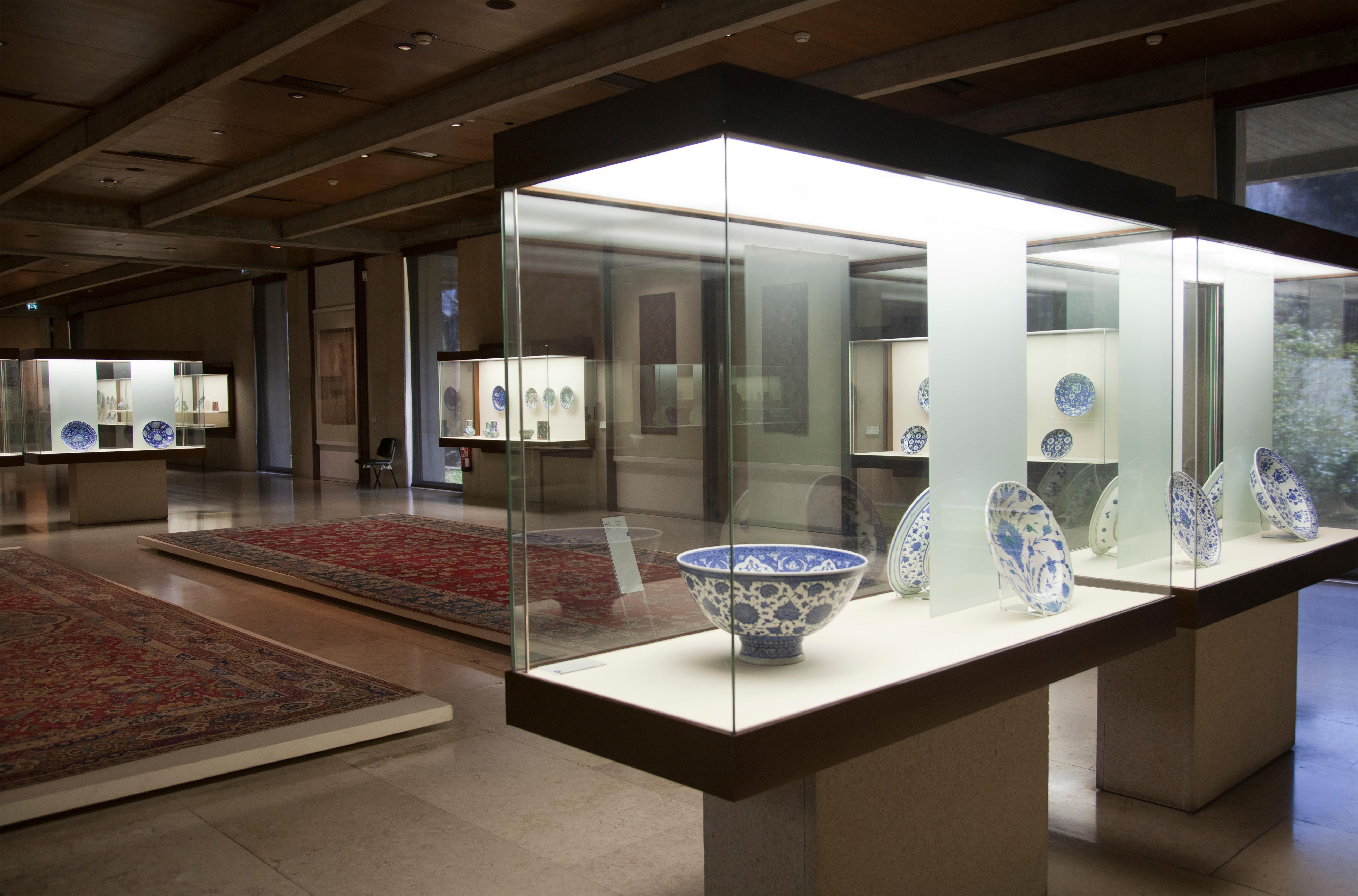 &Lambda;&iota;&sigma;&alpha;&beta;ό&nu;&alpha; - &Xi;&epsilon;&nu;&omicron;&delta;&omicron;&chi;&epsilon;ί&alpha; &sigma;&epsilon; Uptown