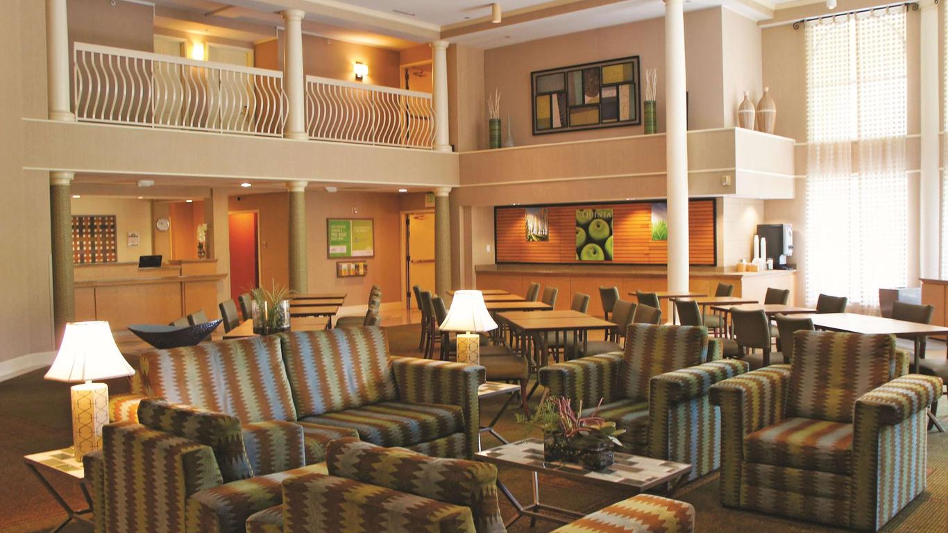La Quinta Inn & Suites By Wyndham Houston Bush Iah South