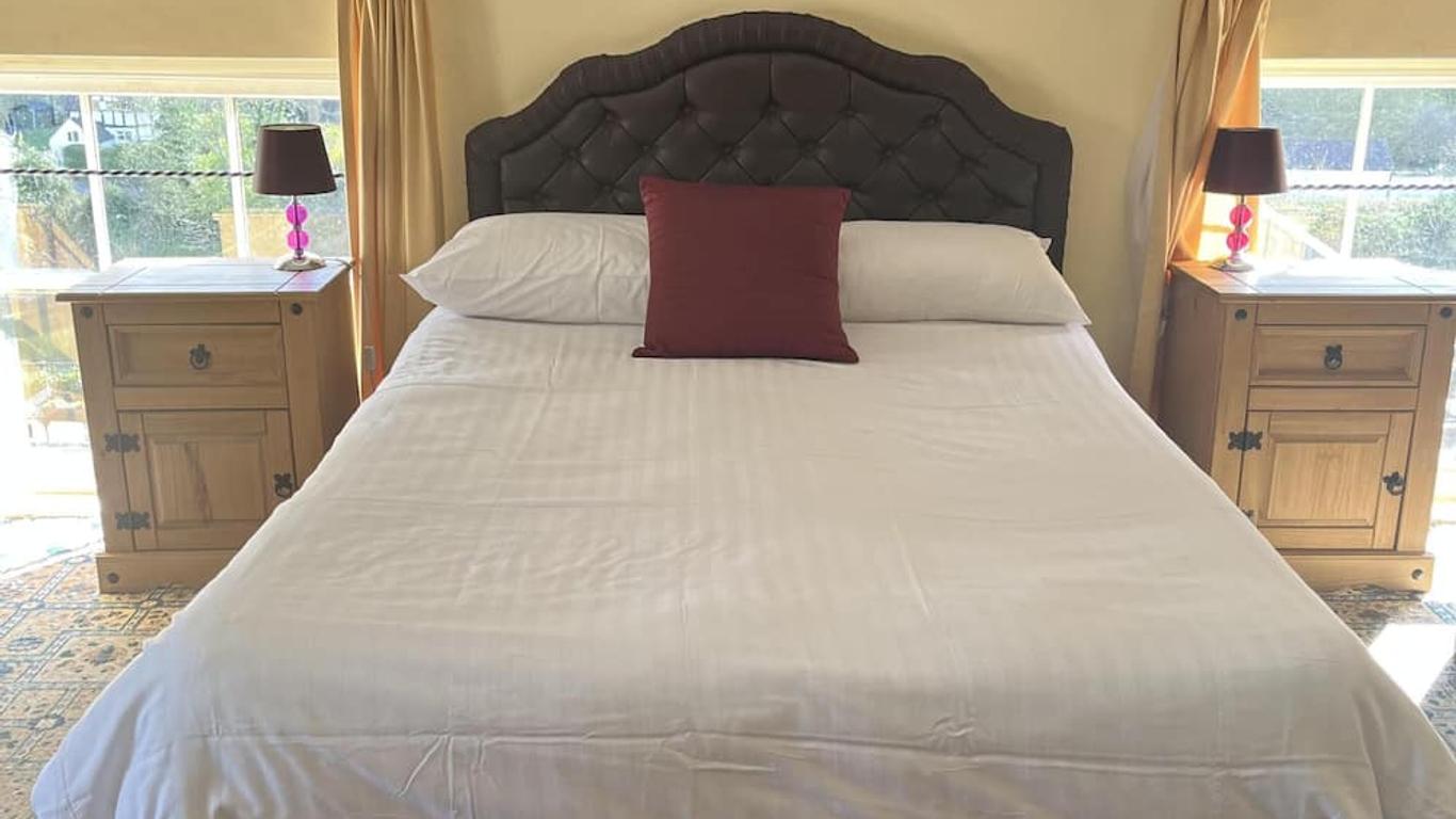 The Tontine Hotel & Bar