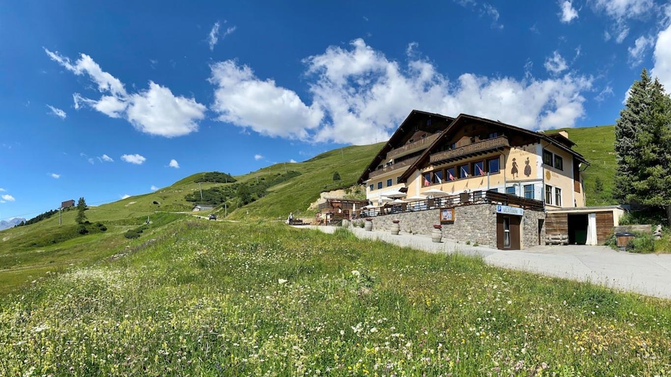 Hotel Salastrains