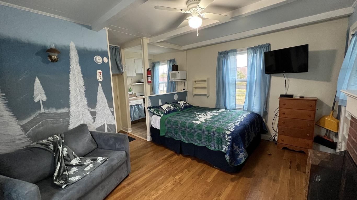 Eden Village Motel & Cottages