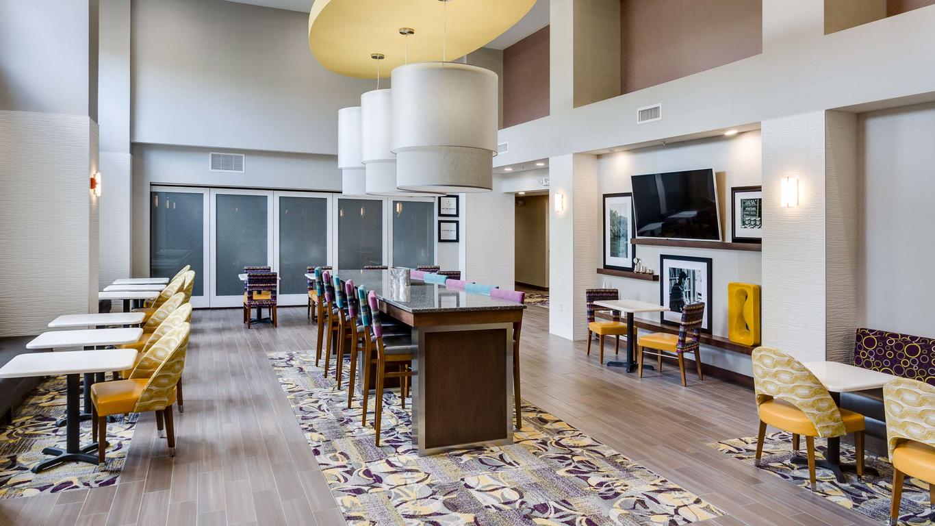 Hampton Inn & Suites - Knoxville Papermill Drive, TN