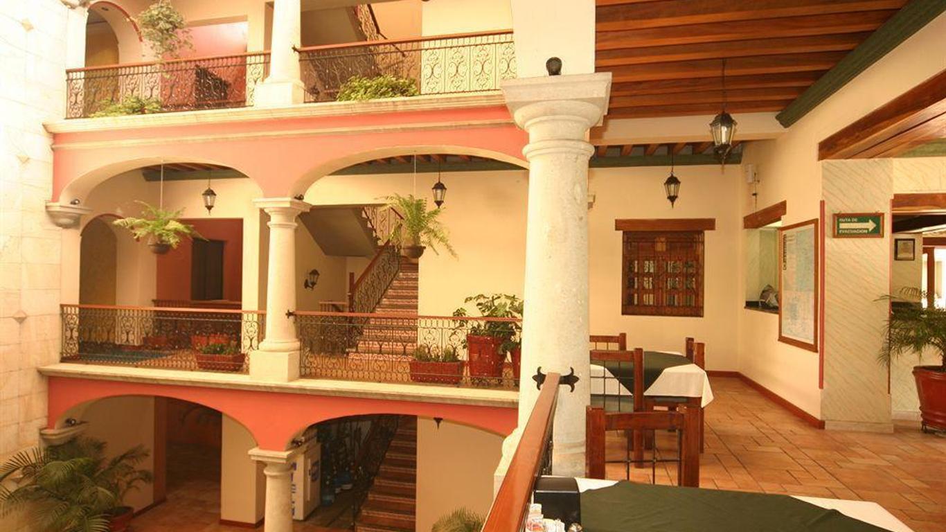 Hotel Cantera Real