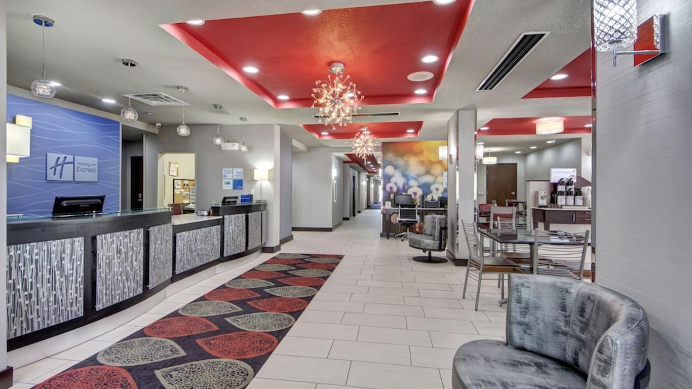 Holiday Inn Express and Suites Oklahoma City North, an IHG Hotel