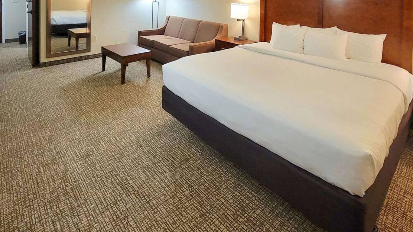 Comfort Inn & Suites Airport