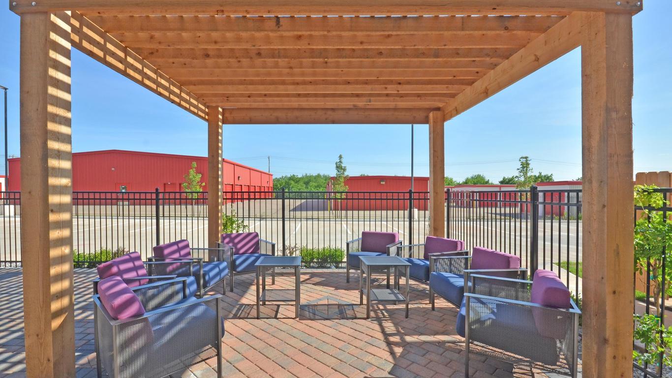 Holiday Inn Express & Suites Oklahoma City Mid - Arpt Area, An IHG Hotel