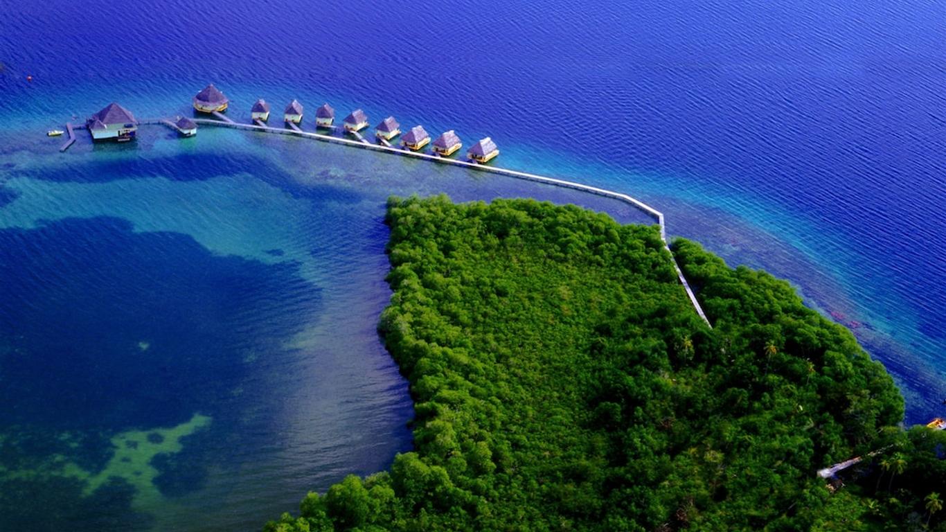 Punta Caracol Acqua Lodge
