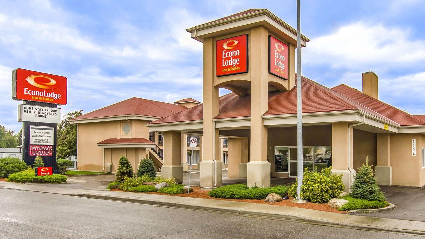 Econo Lodge Inn & Suites