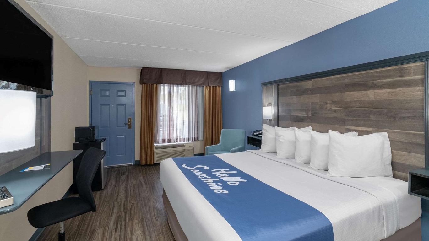 Days Inn by Wyndham Knoxville North