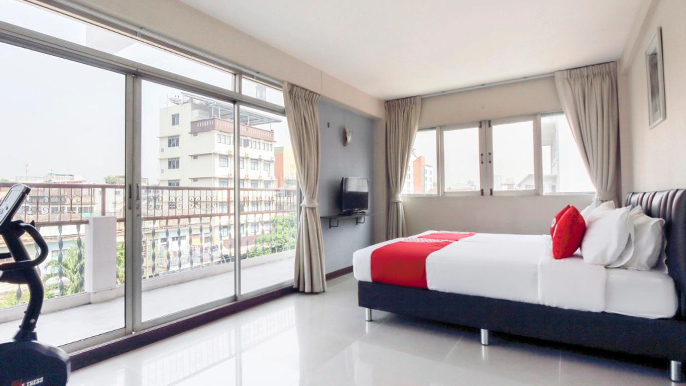 OYO 537 Na Banglampoo Hotel