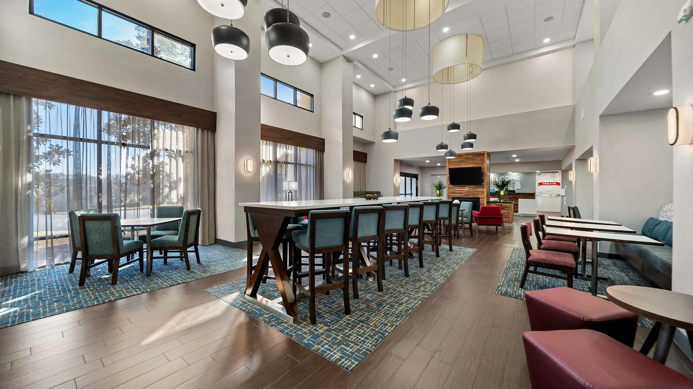 Hampton Inn & Suites Opelika - I-85 - Auburn Area