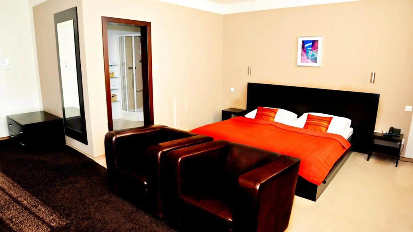Aston Hotel