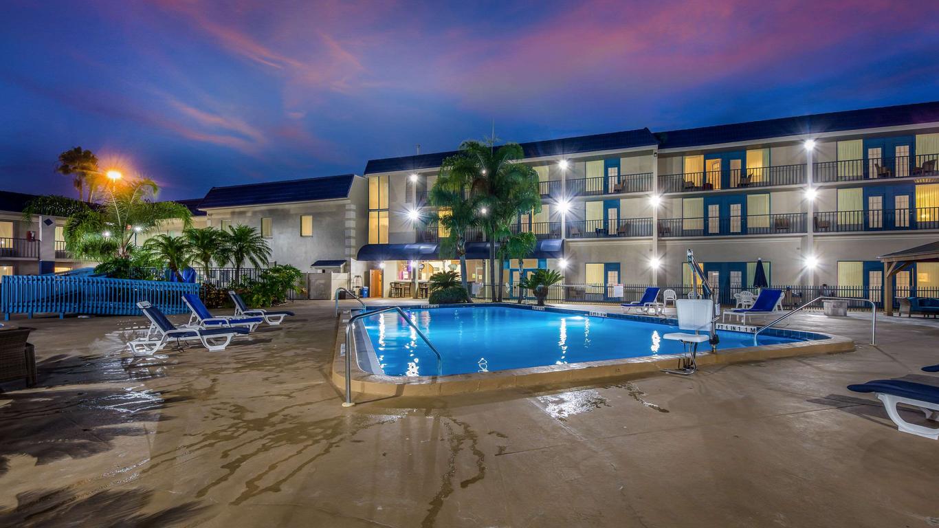 Clarion Inn and Suites Central Clearwater Beach