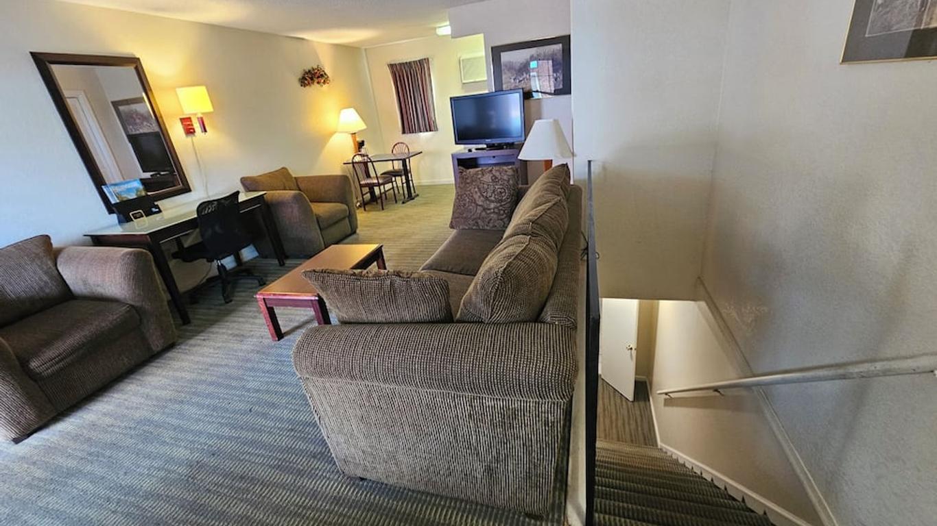 Merrimac Inn & Suites