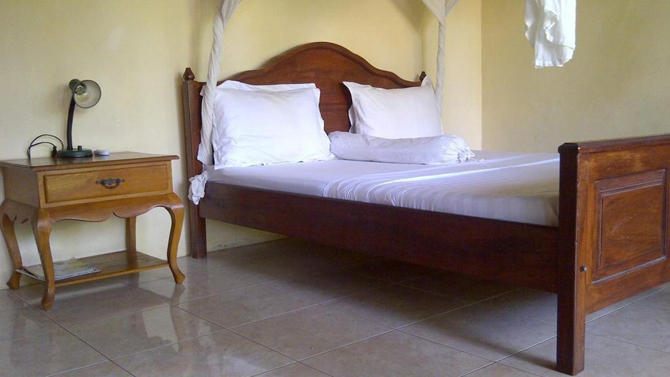 Romeo Beachfront Bungalow