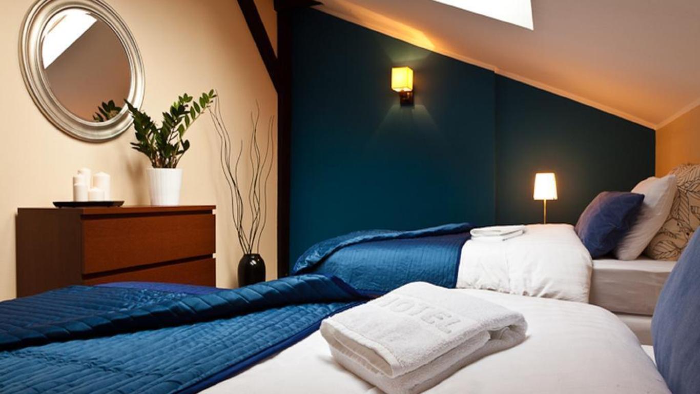 Blooms Inn & Apartments