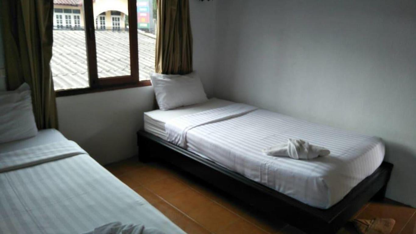 Holiday Park Hotel