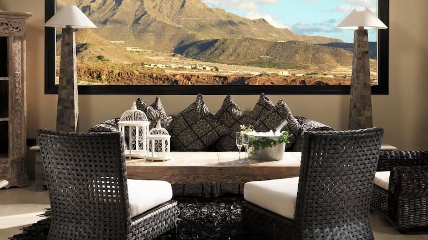 Royal Garden Villas, Luxury Hotel