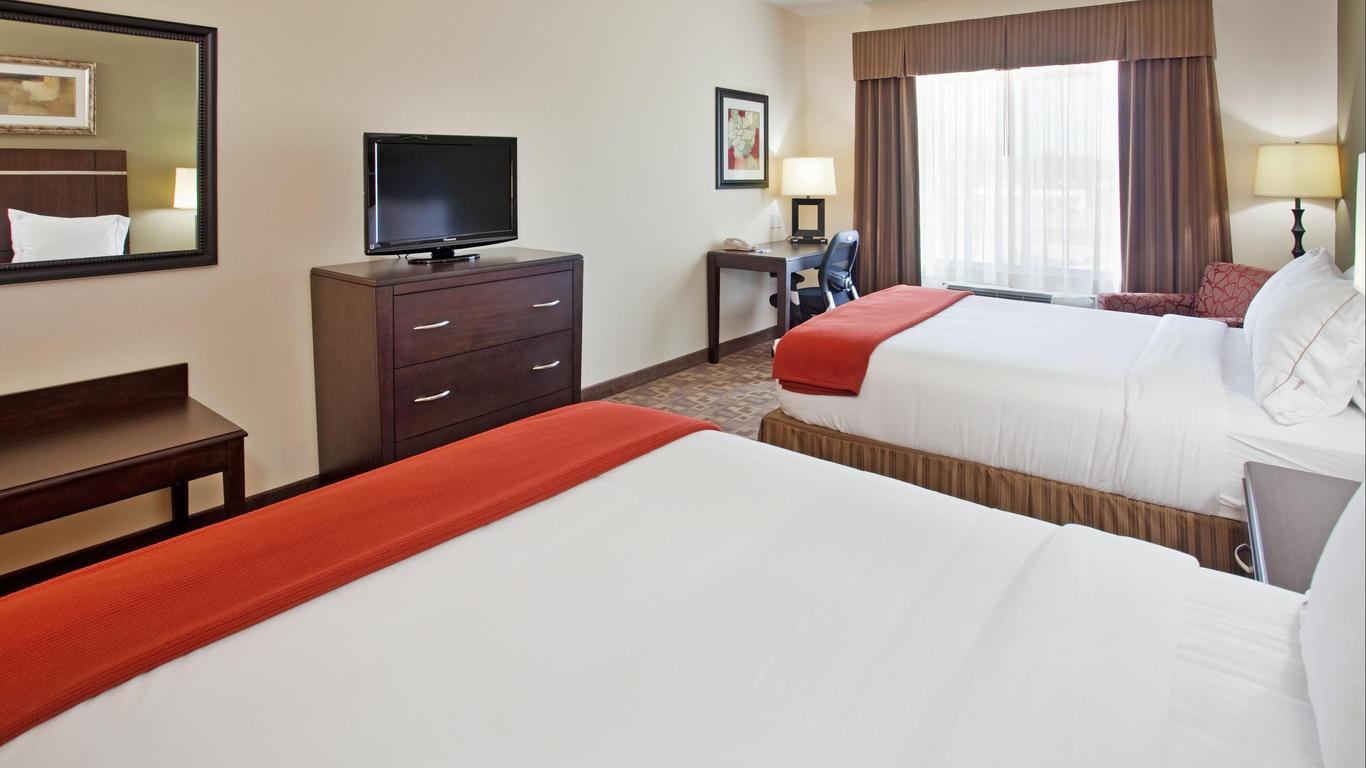 Holiday Inn Express & Suites Topeka North