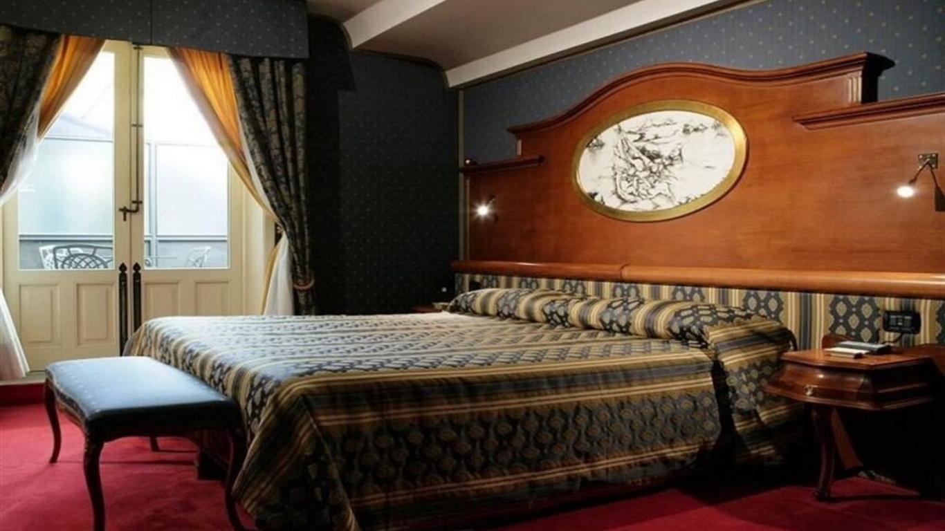 Royal Hotel