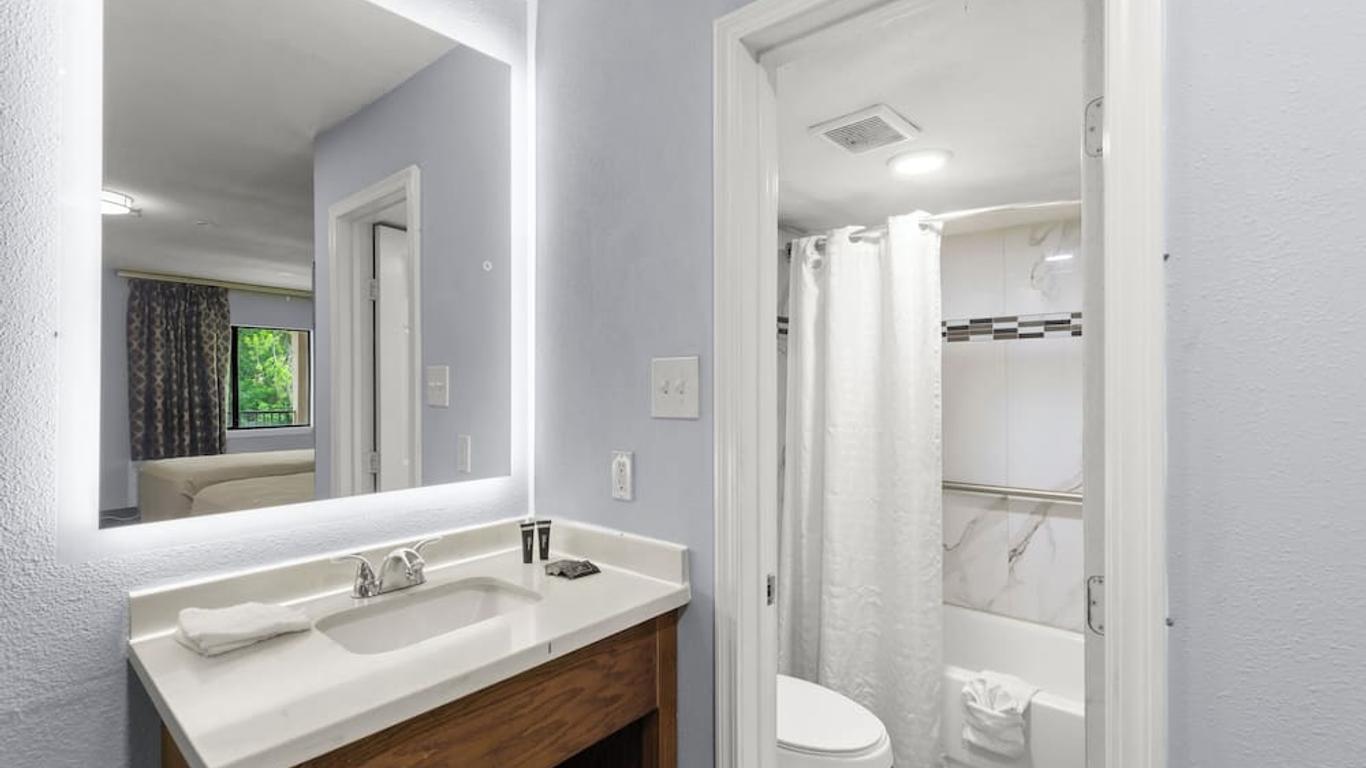 Travel Inn & Suites