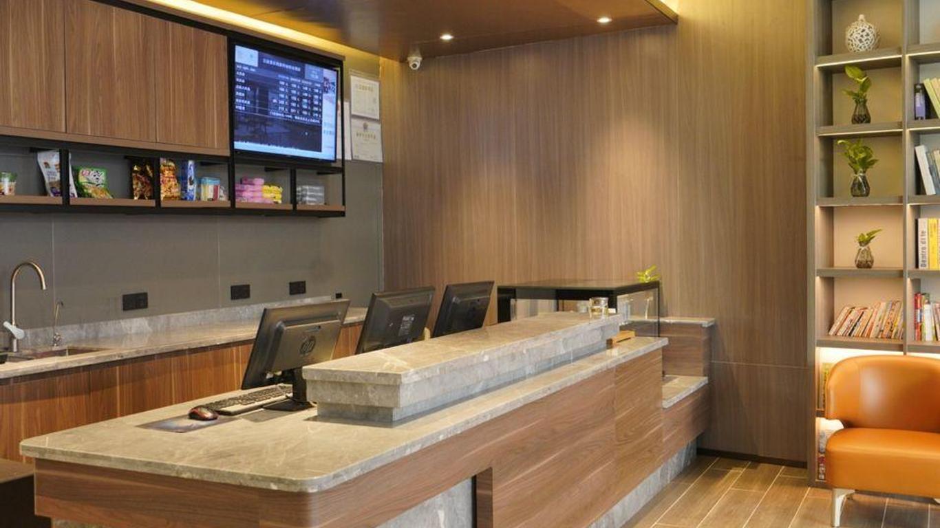 Hanting Hotel Chongqing Yangjia Ping Metro Station
