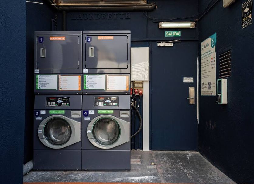 Εγκατάσταση πλυντηρίου ρούχων Φωτογραφία