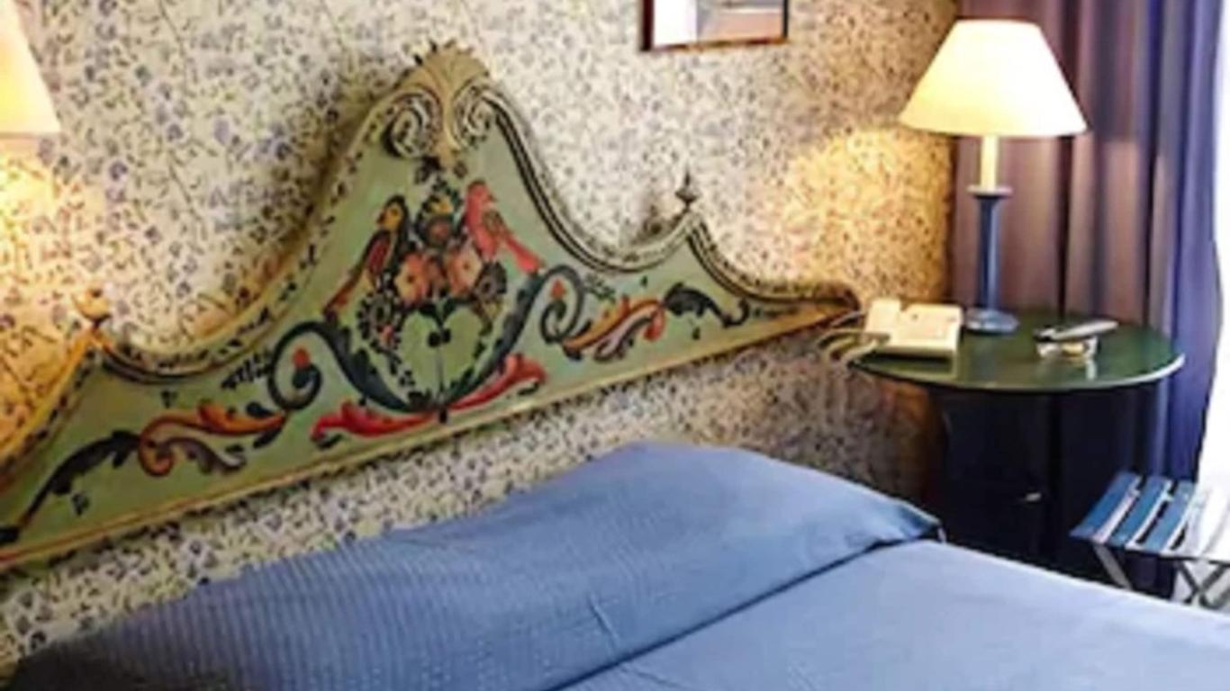 Agora Hotel