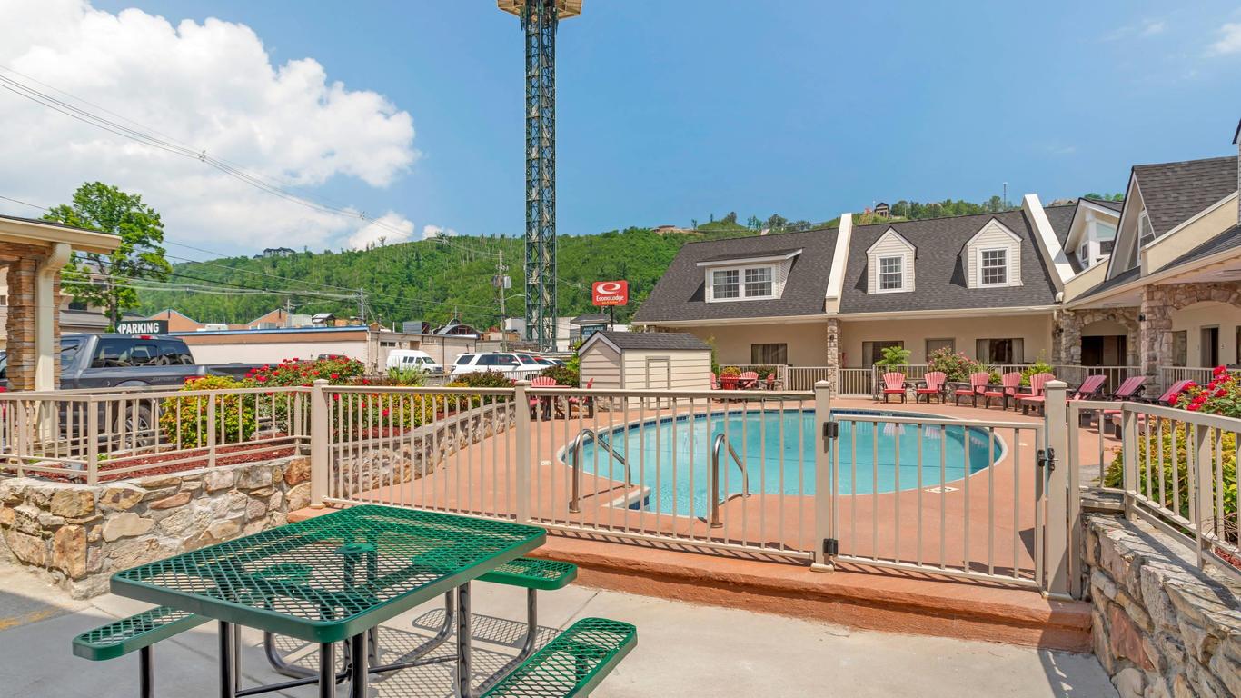 Econo Lodge Inn and Suites Gatlinburg at the Convention Center
