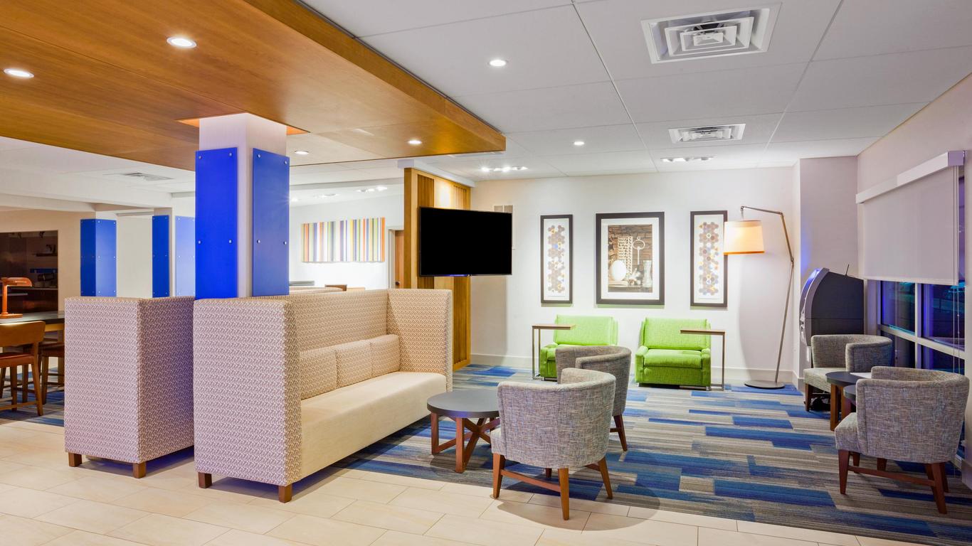 Holiday Inn Express and Suites Des Moines Downtown, an IHG Hotel