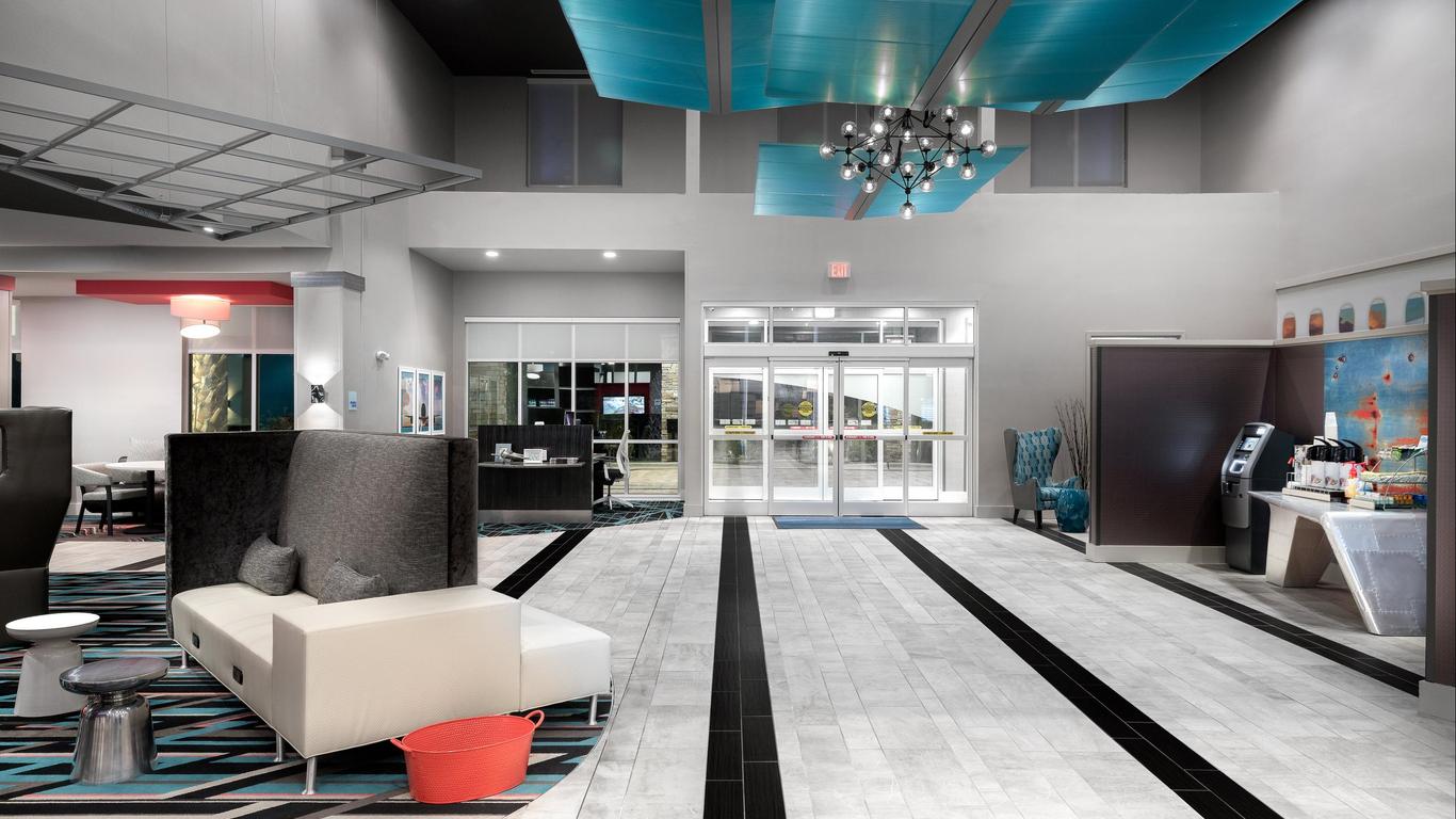 Holiday Inn Express & Suites Charlotte Airport By IHG