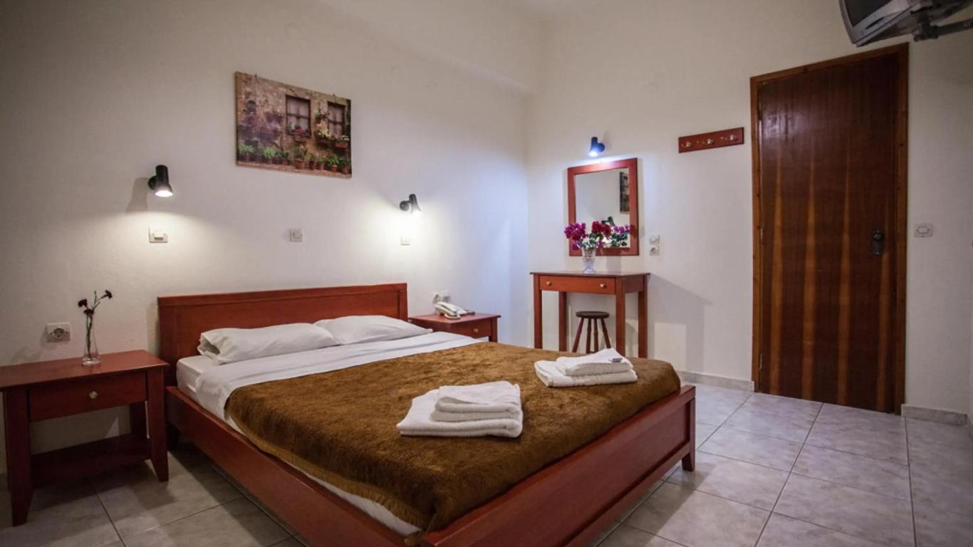 Ammoudi Hotel