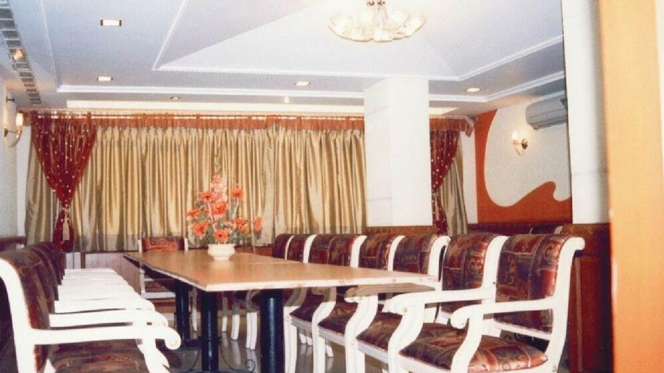 Hotel Tara International