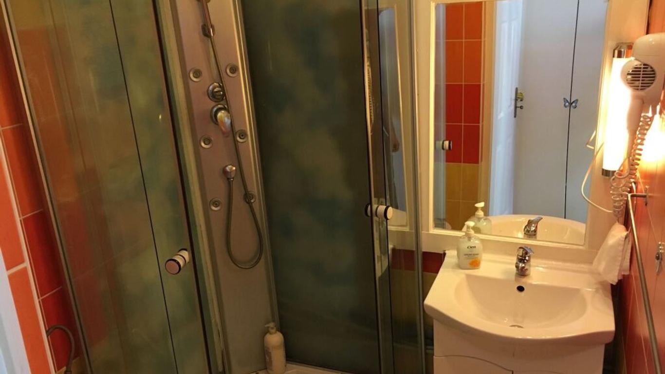 Europa Centerpoint Guesthouse