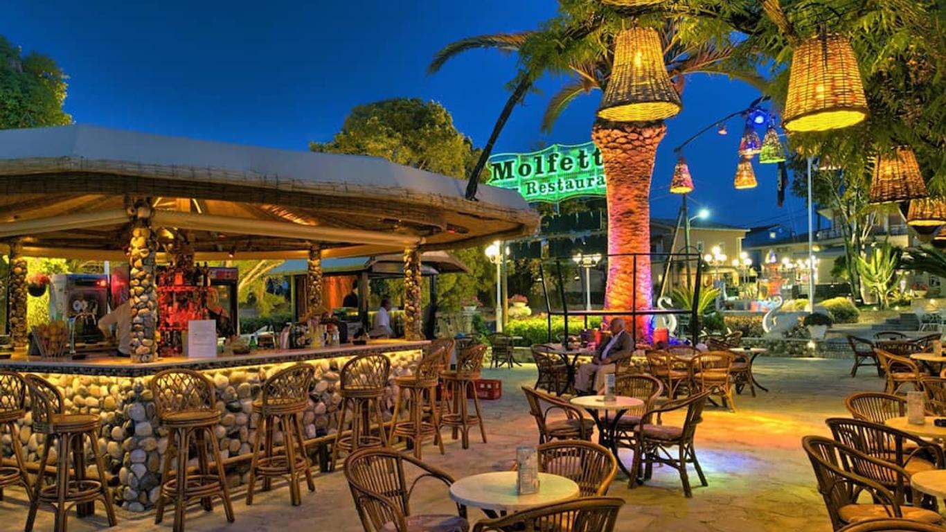 Molfetta Beach Hotel Γουβιά