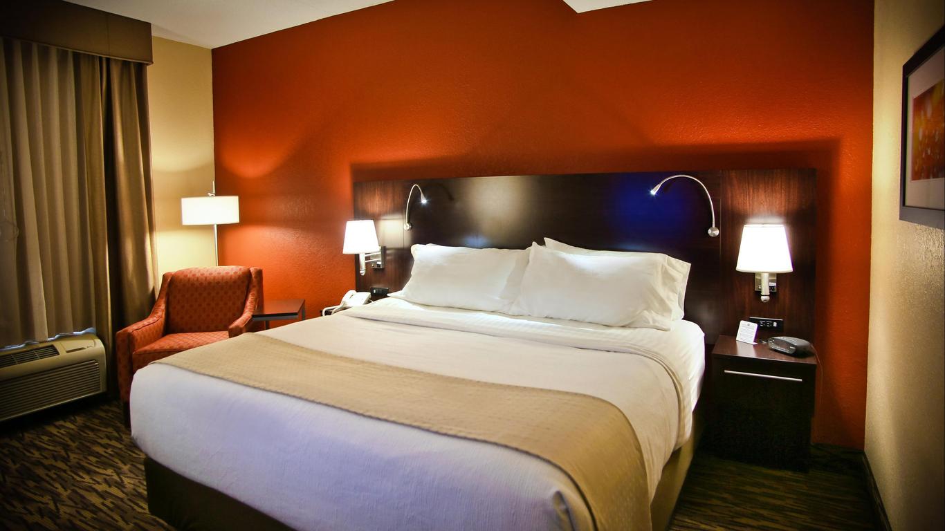 Holiday Inn Hotel & Suites La Crosse, An IHG Hotel