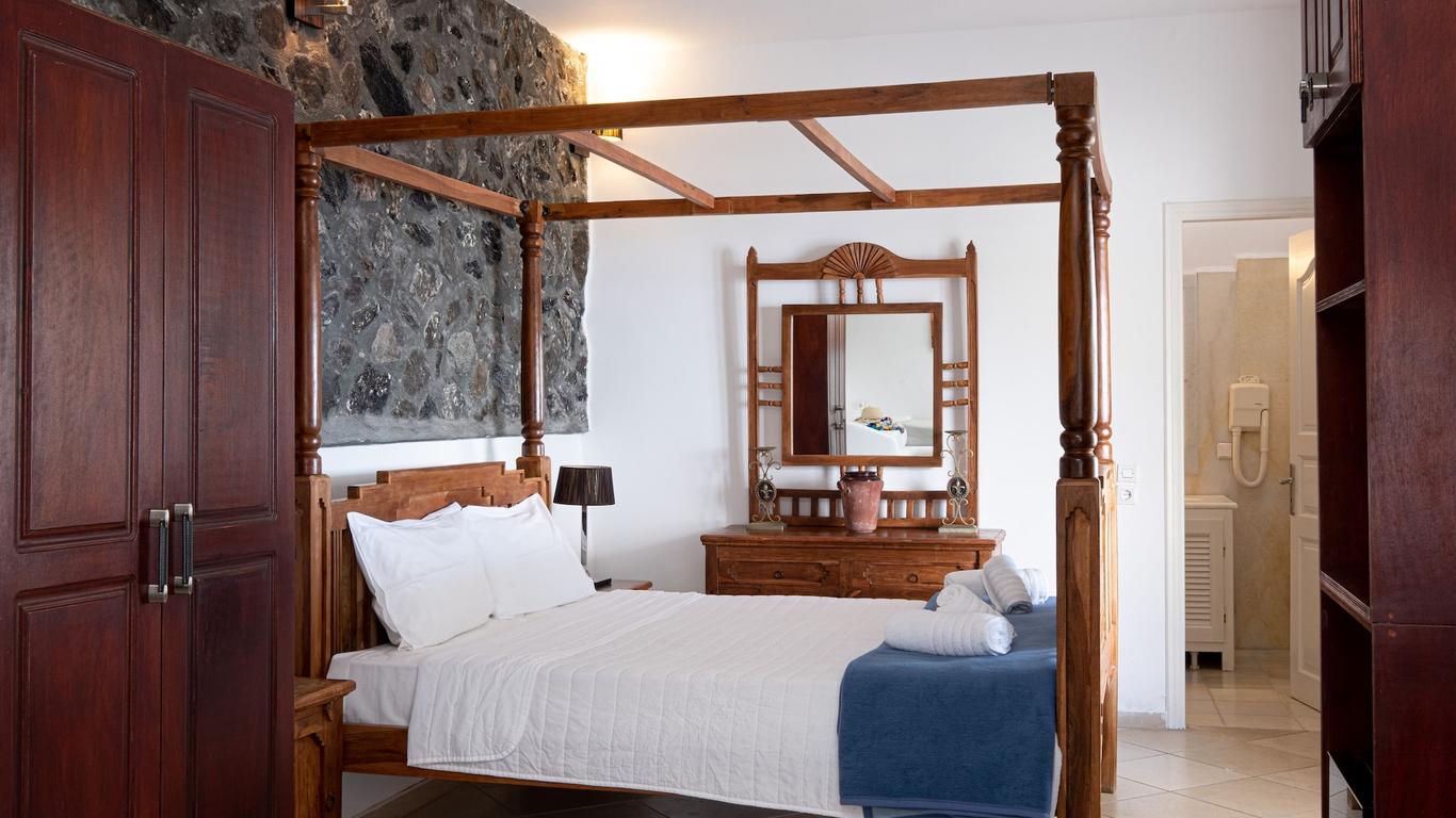 Loucas Hotel Φηρά