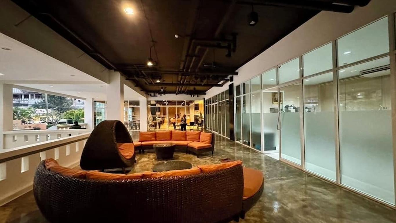 Crown Pattaya Beach Hotel