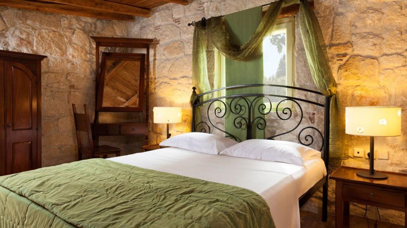Petrino Suites Αφυτος