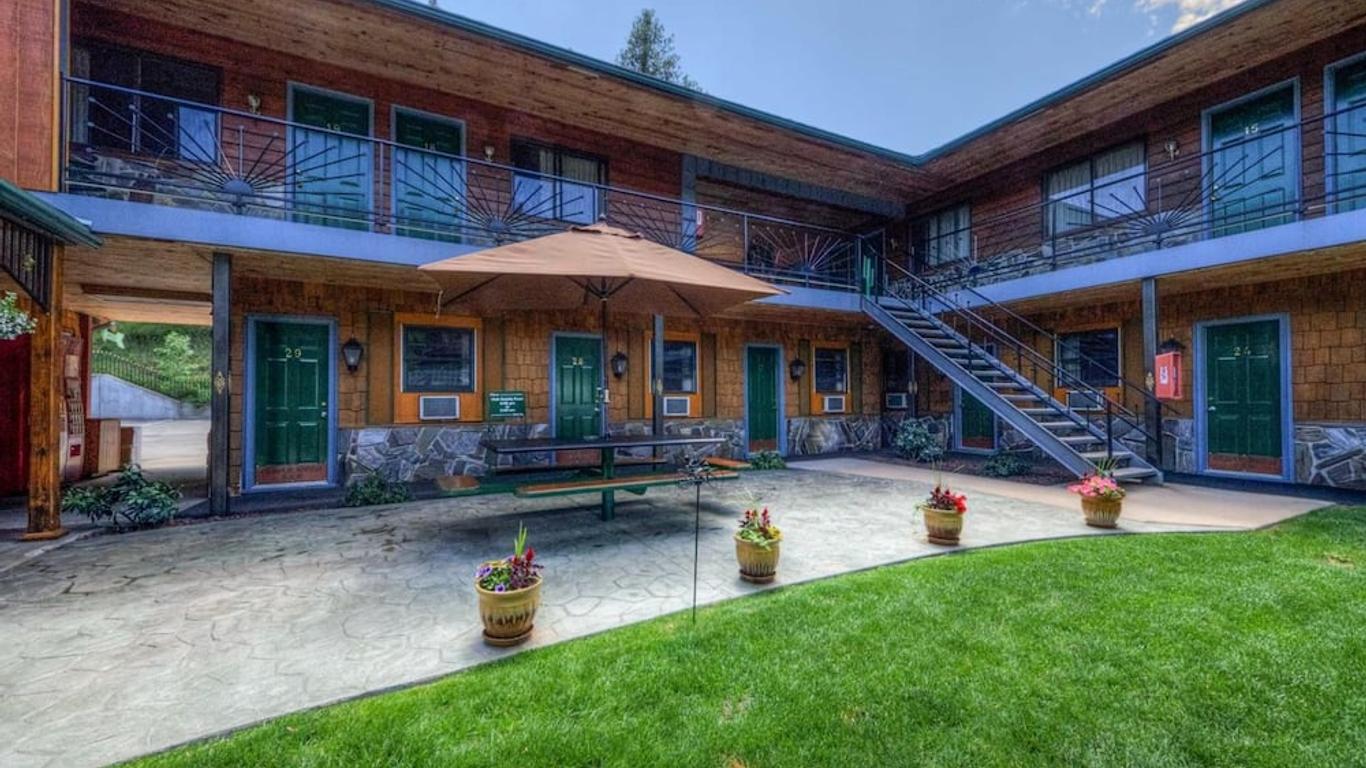 Cedar Wood Inn