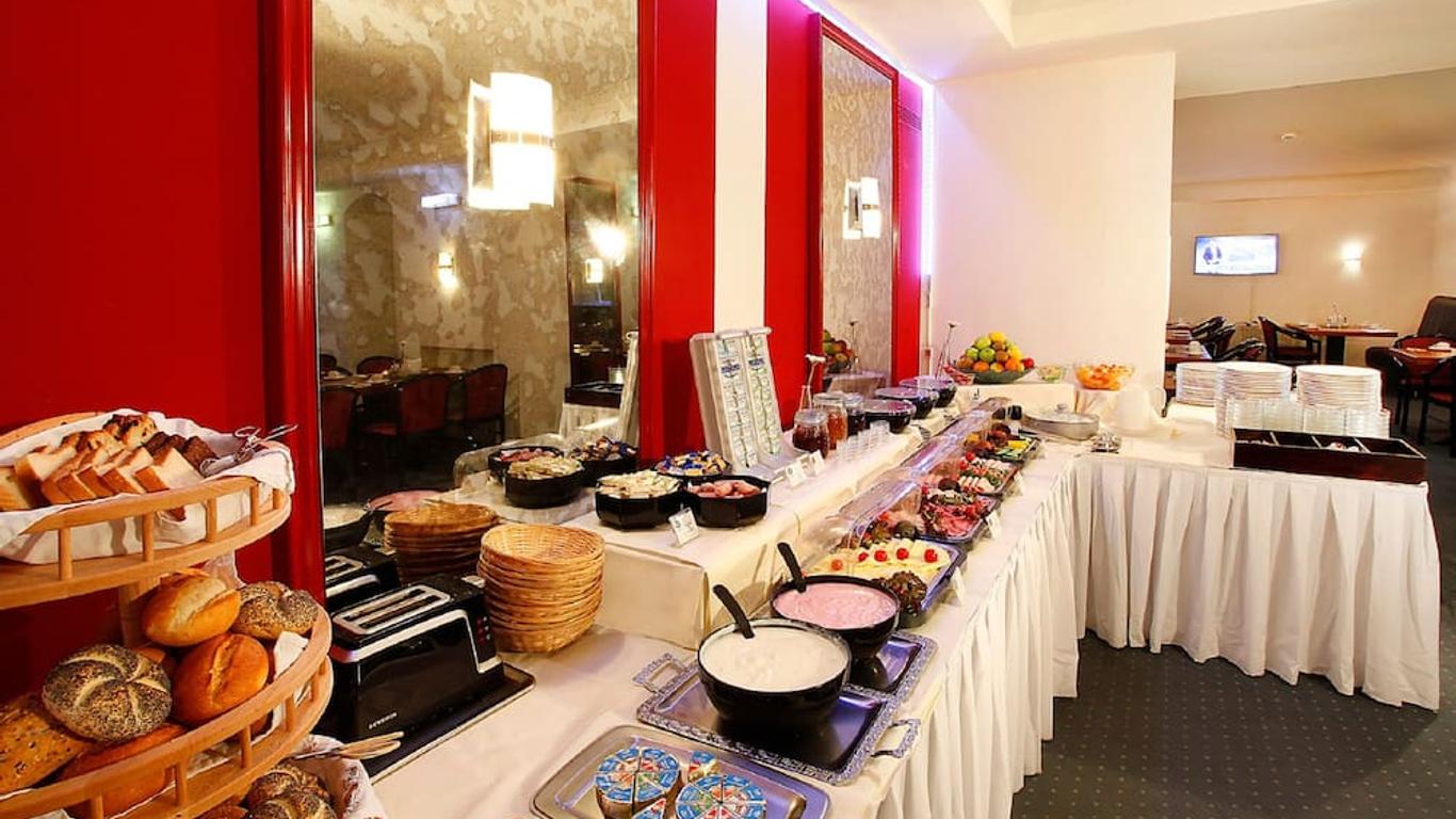 Ina Hotel Royal