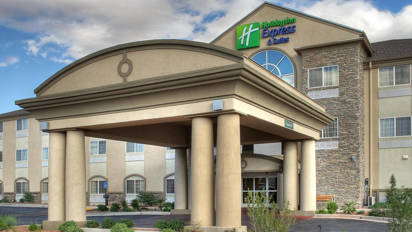 Holiday Inn Express & Suites Carlsbad By IHG