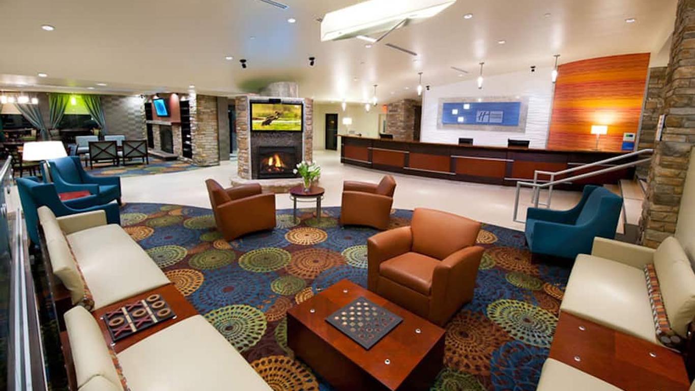 Holiday Inn Express & Suites Pittsburgh West - Green Tree