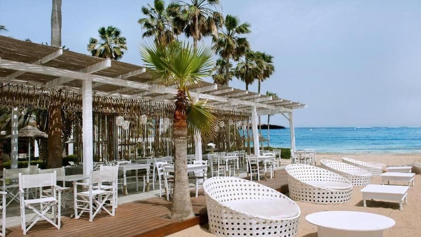 Dome Beach Hotel
