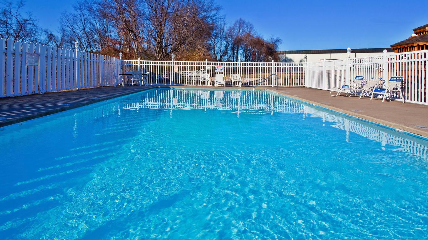 Holiday Inn Express & Suites Nashville-I-40 & I-24(Spence Lane) By IHG